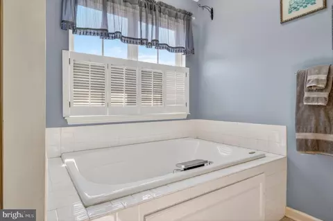 Bath - 5 Fairview Ave, Middletown, DE 19709 photo 2 of 3