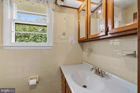 Bath - 40 Rawlings Dr, Bear, DE 19701 photo 1 of 4