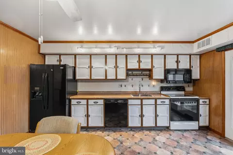 Kitchen - 40 Rawlings Dr, Bear, DE 19701 photo 4 of 4