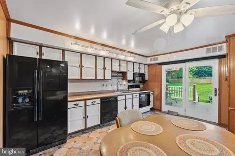 Kitchen - 40 Rawlings Dr, Bear, DE 19701 photo 3 of 4