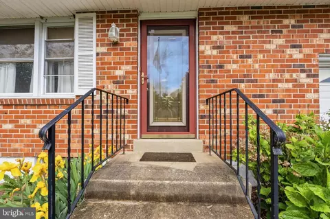 Entry Way - 40 Rawlings Dr, Bear, DE 19701 photo 1 of 3