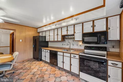 Kitchen - 40 Rawlings Dr, Bear, DE 19701 photo 2 of 4