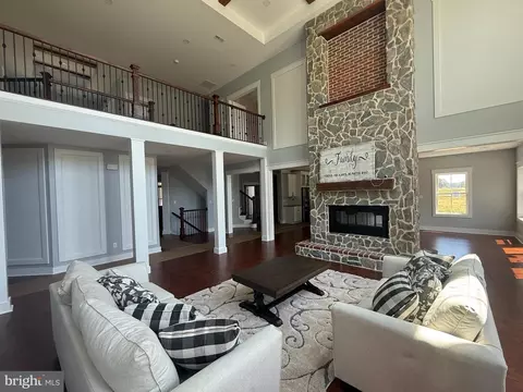 Living - 5482 Summit Bridge Rd, Townsend, DE 19734 photo 1 of 5