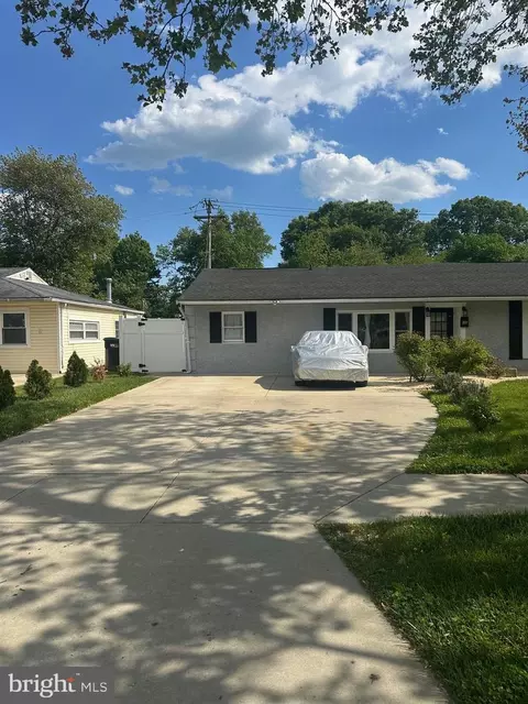 35 Chaucer Dr, Newark, DE 19713