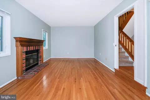 Living - 8 Foxtail Ct, Newark, DE 19711 photo 3 of 5