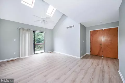 Living - 8 Foxtail Ct, Newark, DE 19711 photo 5 of 5