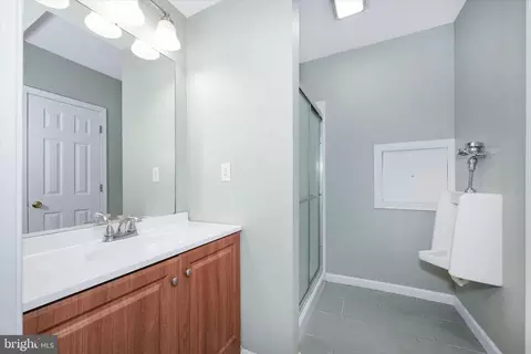 Bath - 8 Foxtail Ct, Newark, DE 19711 photo 1 of 3
