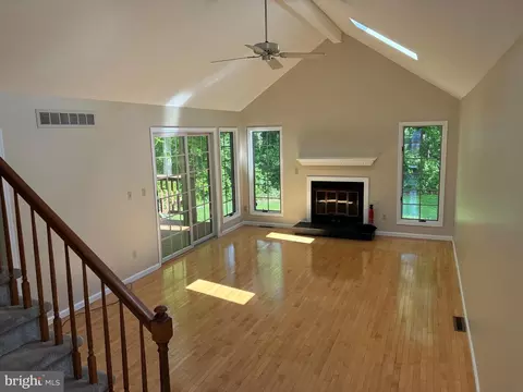 Living - 53 General Maxwell Ct, Newark, DE 19702 photo 2 of 2