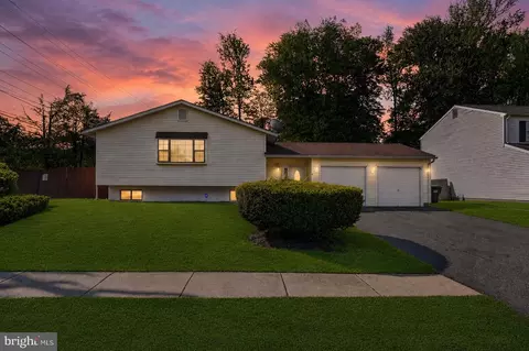 1 Broadleaf Dr, Newark, DE 19702