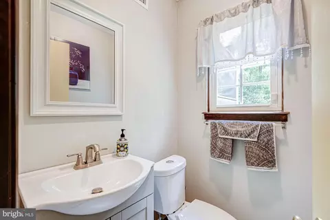 Bath - 8 Risa Ct, Newark, DE 19702 photo 1 of 4