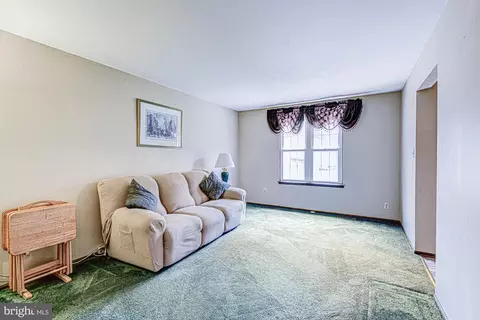 Living - 8 Risa Ct, Newark, DE 19702 photo 3 of 6
