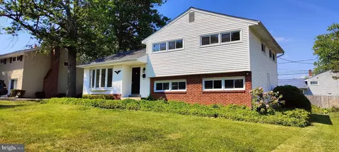 16 N Avon Dr, Claymont, DE 19703