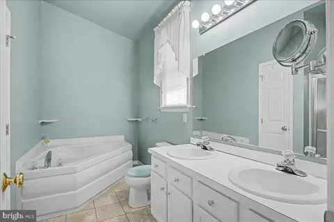 Bath - 101 Bell Ct, Bear, DE 19701 photo 2 of 3