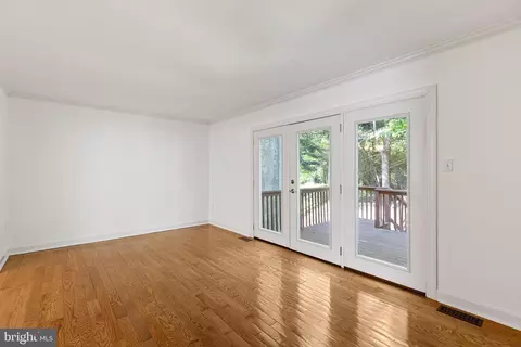 Living - 108 Richards Ln, Newark, DE 19711 photo 2 of 3