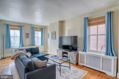Living - 26 E 5th St, New Castle, DE 19720 photo 2 of 4