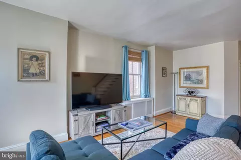 Living - 26 E 5th St, New Castle, DE 19720 photo 1 of 4