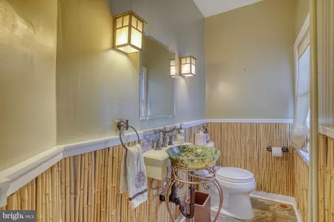 Bath - 26 E 5th St, New Castle, DE 19720 photo 1 of 2
