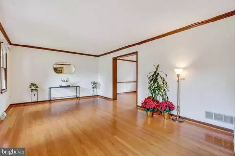 Living - 114 W Savannah Dr, Bear, DE 19701 photo 3 of 4