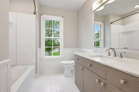 Bath - 1 E Periwinkle Ln, Newark, DE 19711 photo 2 of 2