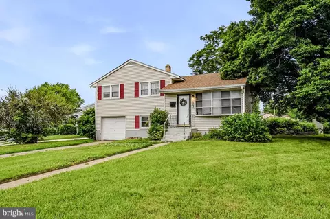 103 Memorial Dr, New Castle, DE 19720