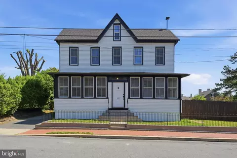 111 N Main St, Saint Georges, DE 19733