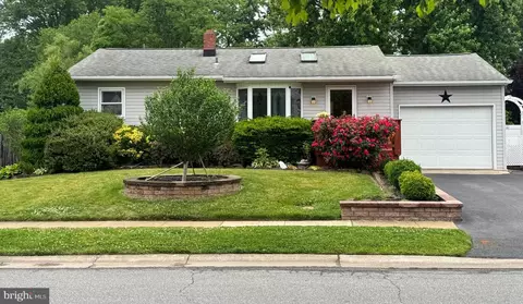 17 Caxton Dr, New Castle, DE 19720