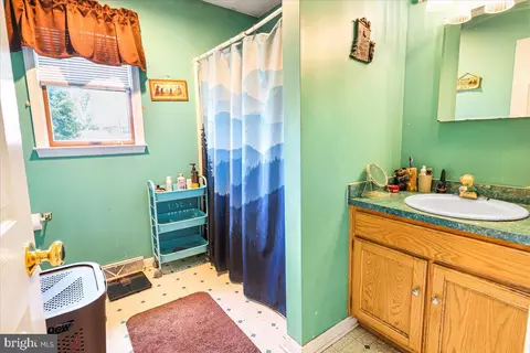 Bath - 128 Clipper Dr, Middletown, DE 19709 photo 1 of 2
