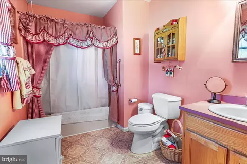 Bath - 128 Clipper Dr, Middletown, DE 19709 photo 2 of 2