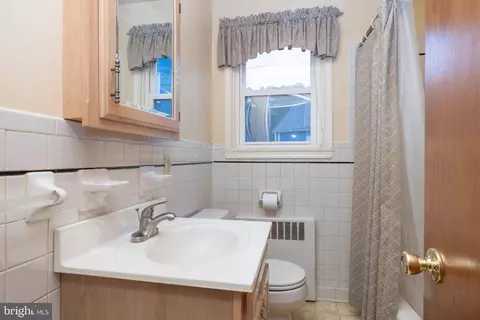 Bath - 4636 Bailey Dr, Wilmington, DE 19808 photo 1 of 1