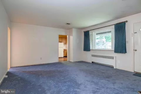 Living - 4636 Bailey Dr, Wilmington, DE 19808 photo 2 of 2