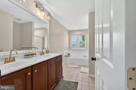 Bath - 137 Tweedsmere Dr, Townsend, DE 19734 photo 1 of 3