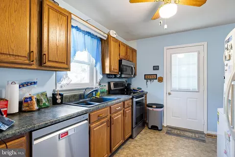 Entry Way - 3004 Rosetree Ln, Newark, DE 19702 photo 1 of 1