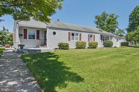 900 Garnet Rd, Wilmington, DE 19804