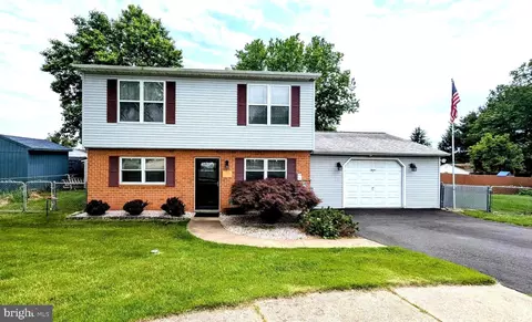 12 Rogers Cir, Newark, DE 19702