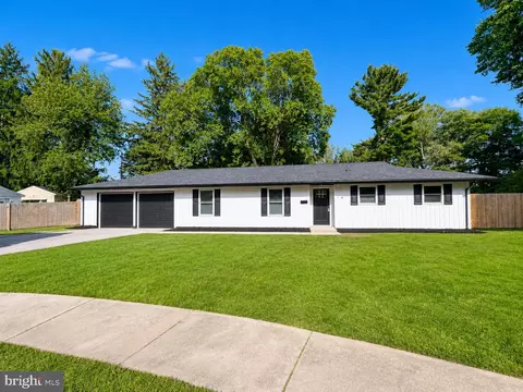 16 Korda Dr, Newark, DE 19713
