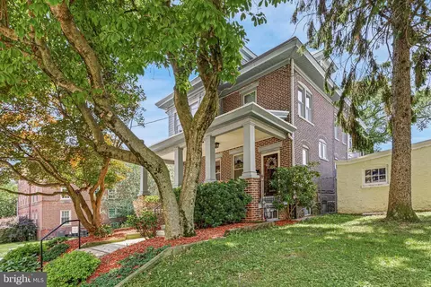 1402 W 8th St, Wilmington, DE 19806