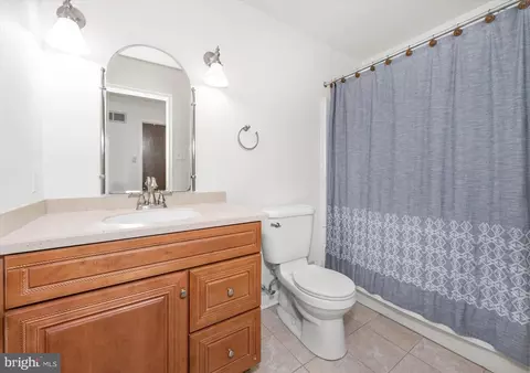 Bath - 5303 Pinehurst Dr, Wilmington, DE 19808 photo 2 of 2