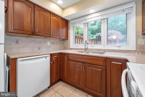 Kitchen - 5303 Pinehurst Dr, Wilmington, DE 19808 photo 2 of 3