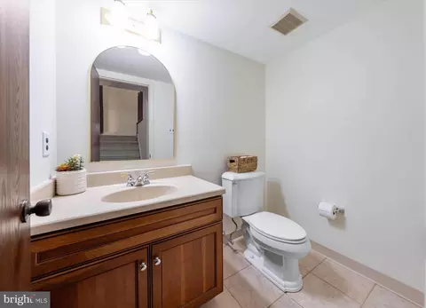 Bath - 5303 Pinehurst Dr, Wilmington, DE 19808 photo 1 of 2