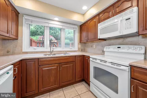Kitchen - 5303 Pinehurst Dr, Wilmington, DE 19808 photo 1 of 3