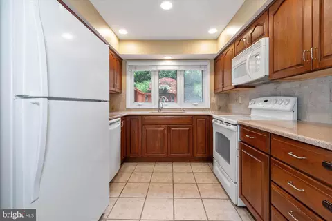 Kitchen - 5303 Pinehurst Dr, Wilmington, DE 19808 photo 3 of 3