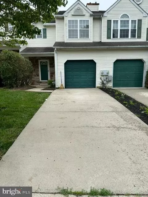 952 Glackens Ln, Wilmington, DE 19808