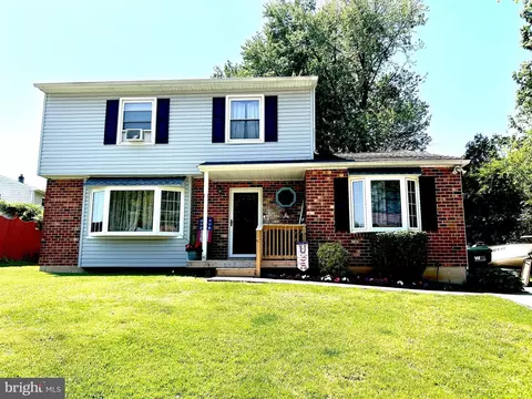 8 Edgebrooke Way, Newark, DE 19702