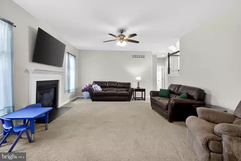 Living - 335 Helen Dr, Townsend, DE 19734 photo 2 of 3