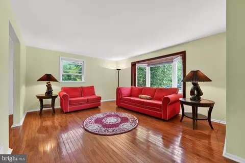 Living - 1102 Janice Dr, Newark, DE 19713 photo 1 of 4