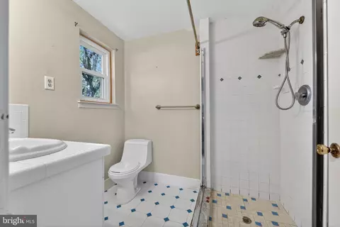 Bath - 1102 Janice Dr, Newark, DE 19713 photo 1 of 4