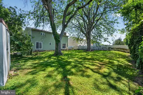 Exterior - 1102 Janice Dr, Newark, DE 19713 photo 6 of 11