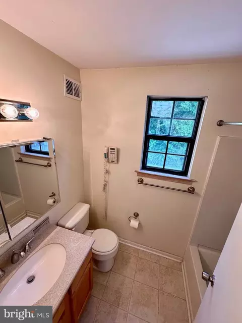 Bath - 756 Fox Chase Cir, Bear, DE 19701 photo 3 of 5