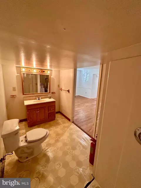 Bath - 756 Fox Chase Cir, Bear, DE 19701 photo 2 of 5