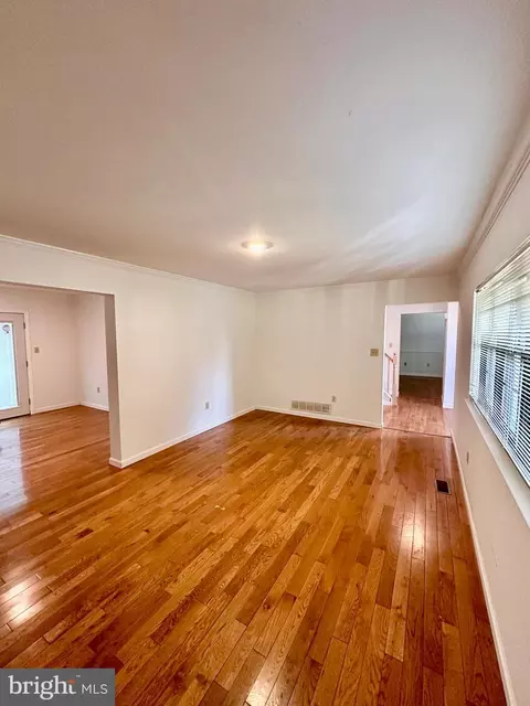 Living - 756 Fox Chase Cir, Bear, DE 19701 photo 2 of 3